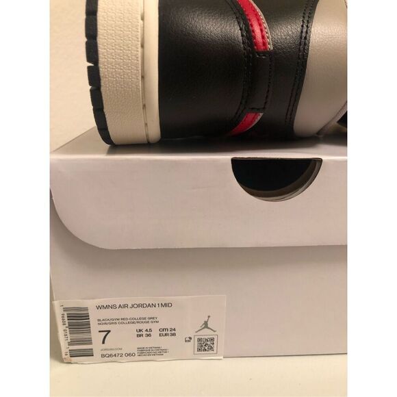 Nike Air Jordan 1 Mid Women’s Size 7